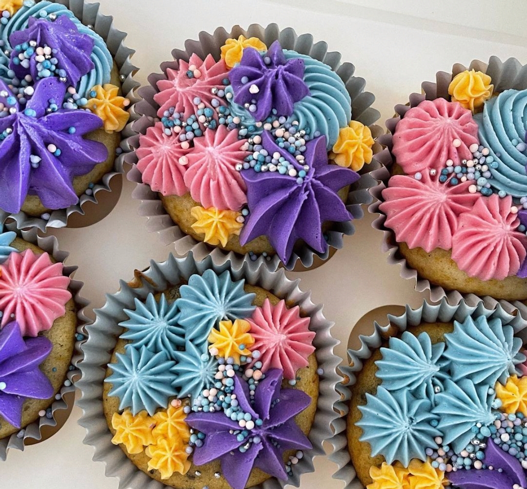 These star-studded buttercream cupcakes from blossom.rose.bakes have got me drooling!
There is so much that you can do with quality piping equipment, pick up some LOYAL Piping Tips from your local supplier. Don't forget to tag us to be featured in our feed!​ #cupcakes #baking