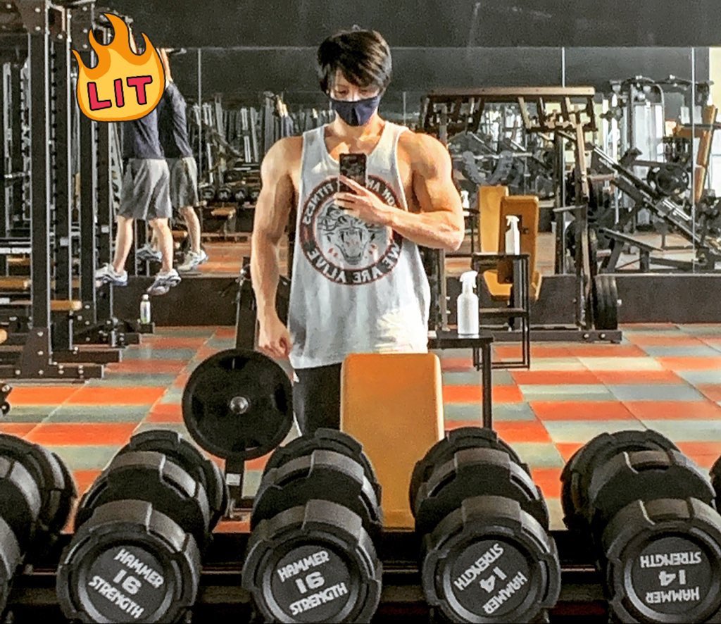 momojiri_fit's tweet photo. 生意気にも個人的なサイドレイズまとめ🙇‍♂️

①三角筋中部を鍛える意識(結構大事)
②プレス系より優先
※プレス系を全くやらない訳ではない
③ストレッチでの負荷(インクラインorケーブル)
④羽状筋なので高重量もやる
⑤ハイレップもやる
⑥負荷が乗る範囲を覚える
⑦鏡を見ながらやる
⑧手の甲は真上 https://t.co/LJ7e3edHep