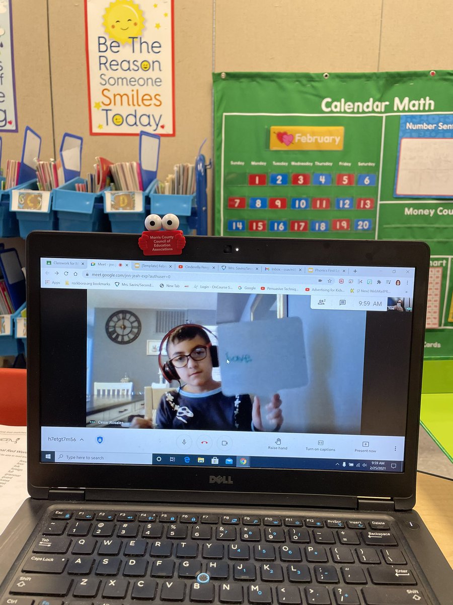 savinichristine's tweet photo. Word building with a multi-sensory, hands on lesson. Second graders are loving it! https://t.co/atWPvEc92S