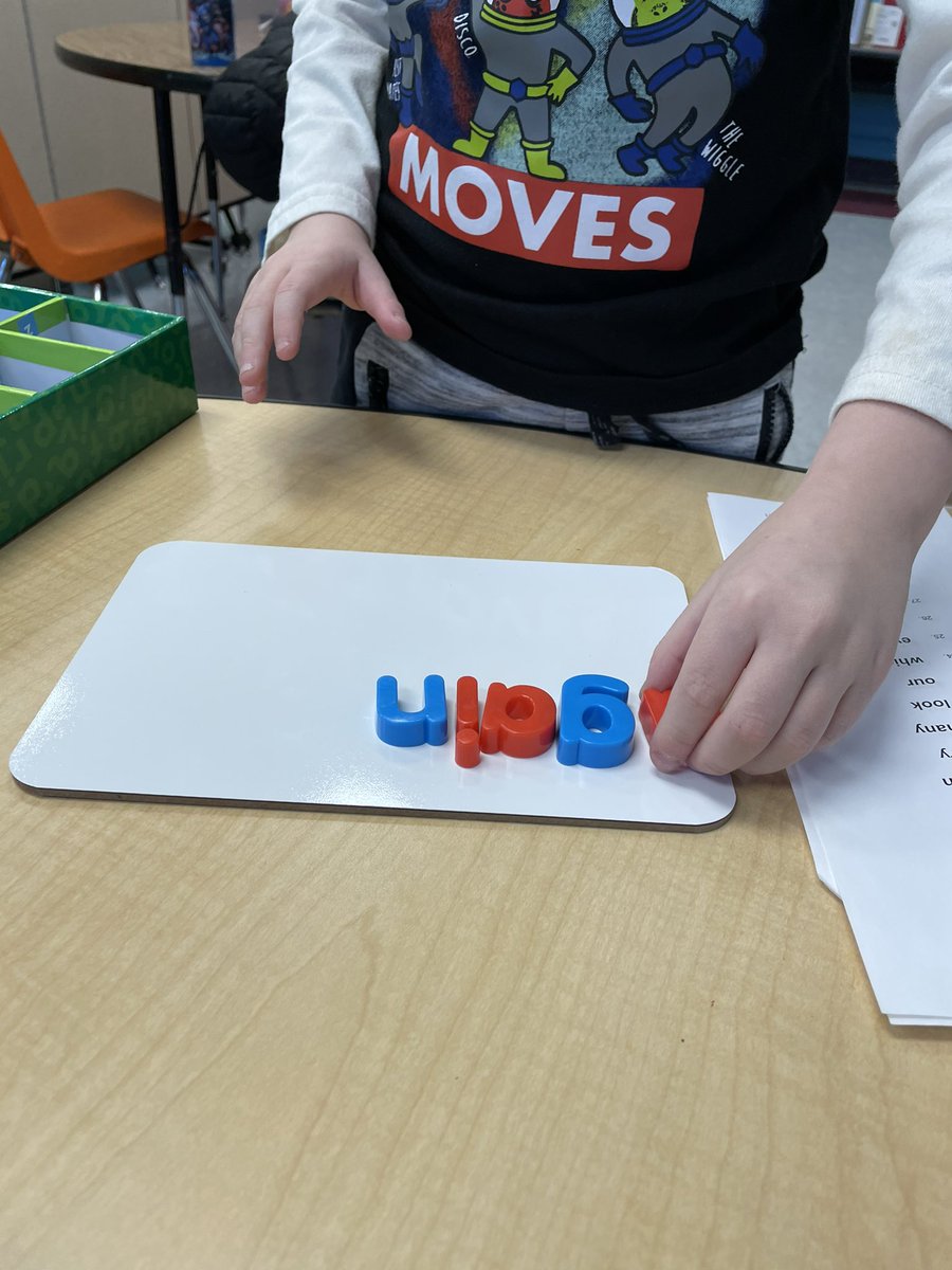 savinichristine's tweet photo. Word building with a multi-sensory, hands on lesson. Second graders are loving it! https://t.co/atWPvEc92S