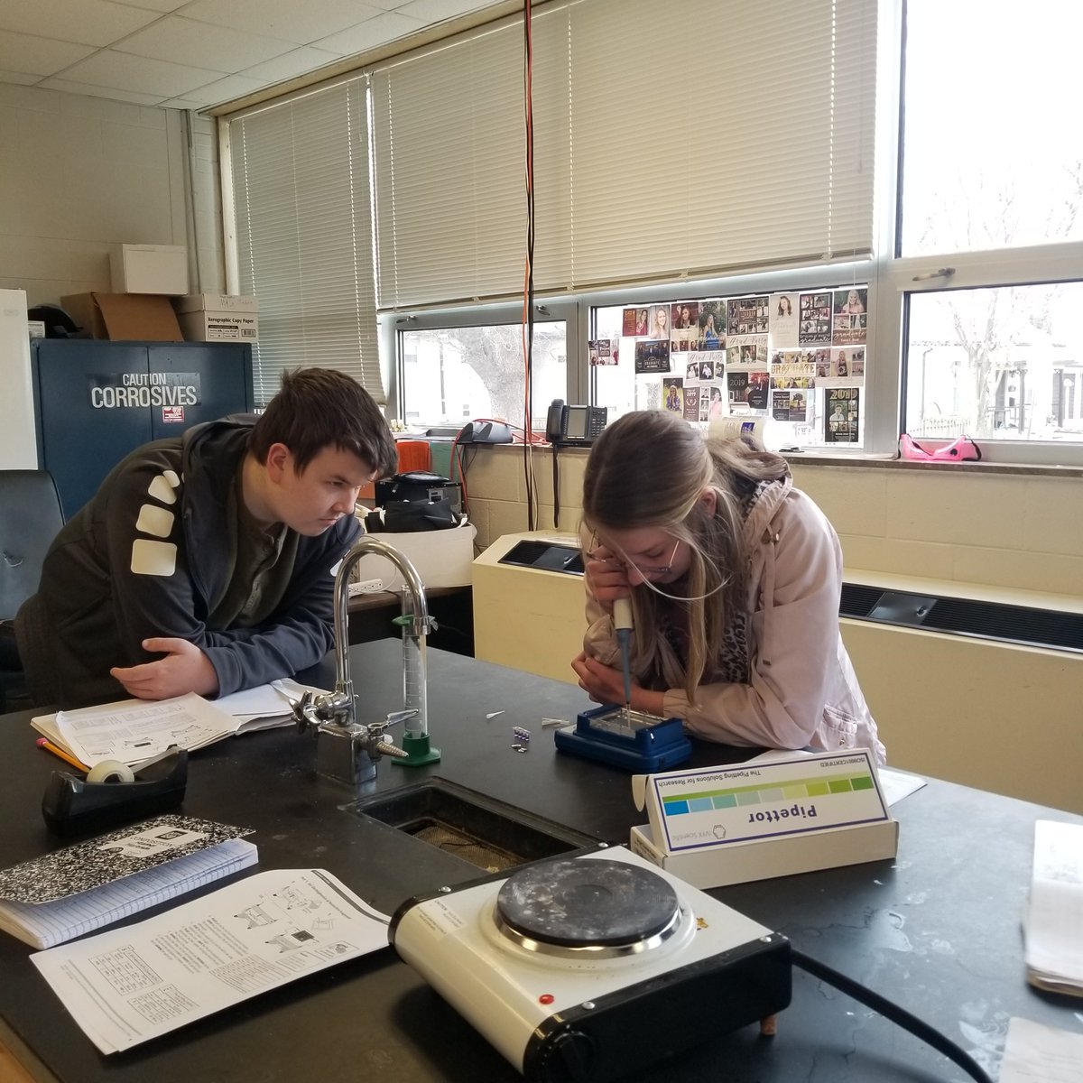mochem12's tweet photo. #collegebio @Eldon_Schools running DNA using gel electrophoresis @miniPCR @Tom26480429 https://t.co/4zwvkg03vY