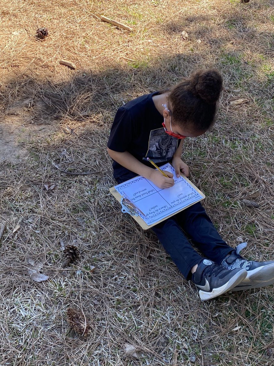 MrsB_MBES's tweet photo. Way too nice out to learn inside today!  @MBESprincipal @Shannan08231768 @MedlockBridgeES https://t.co/Kui1f5Or47