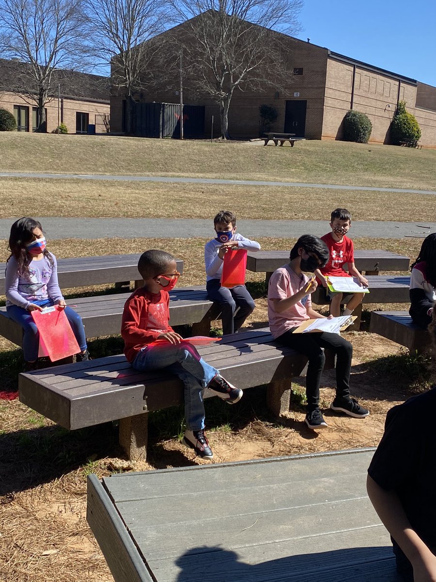 MrsB_MBES's tweet photo. Way too nice out to learn inside today!  @MBESprincipal @Shannan08231768 @MedlockBridgeES https://t.co/Kui1f5Or47