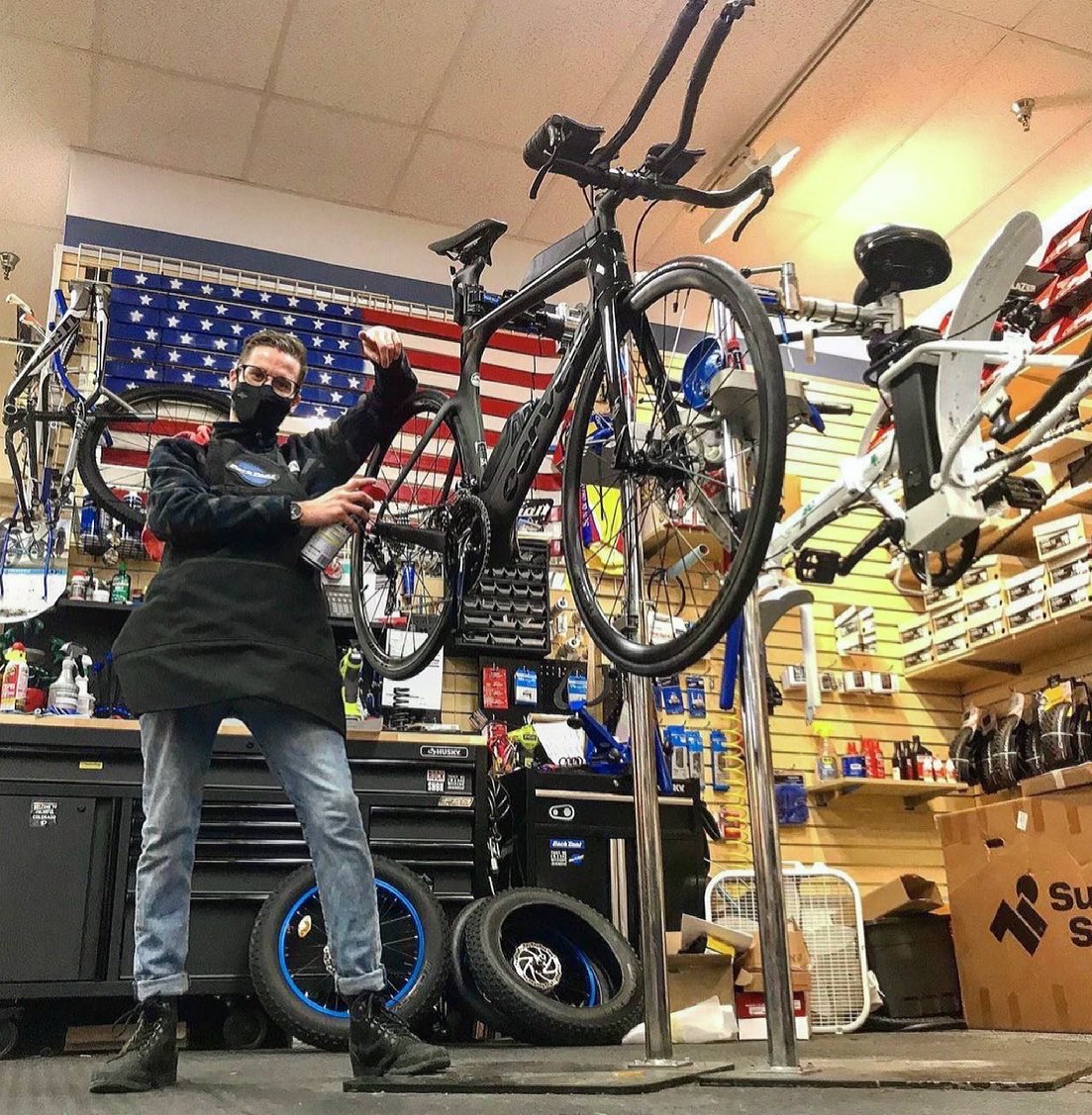 SunAndSkiSports's tweet photo. No excuses, just the right gear. 😎 Who’s planning a weekend ride? Inspect your bike for needed servicing before heading out and stock up on #coldweathercycling jackets, jerseys, bottoms, even shoes. 👉🏽Take 10% OFF accessories with any new #bike purchase: https://t.co/nBChwe8fvp https://t.co/IVwG8gBXjJ
