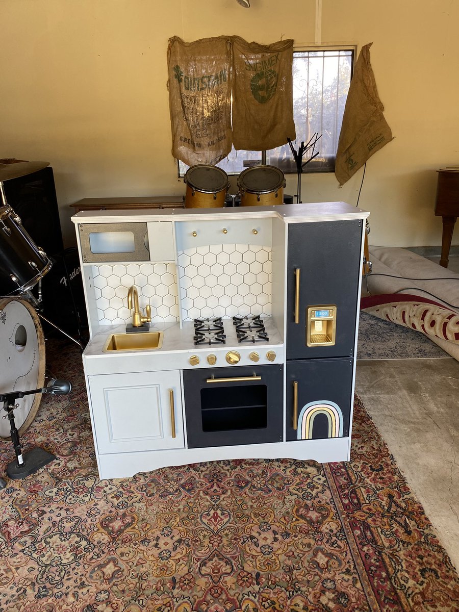 haileecarson_'s tweet photo. Ok my sister isn’t completely done but I mean come on!! From this to... THAT! She made Colsy a kitchen that mommy wants 😂🤍 https://t.co/RHH03MGUGp