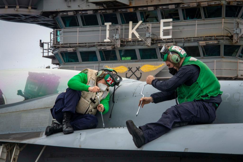 USNavy's tweet photo. @USNavy photos of the day: #CTF56 escorts #USSMakinIsland, #USSDwightDEisenhower @TheCVN69 maintains aircraft, #USSNewOrleans and @USMC training in @US7thFleet and ordnance movement aboard #USSTheodoreRoosevelt @TheRealCVN71. ⬇️ info &amp; download ⬇️: https://t.co/gRaYg60Jjf https://t.co/t7piVu30Fy
