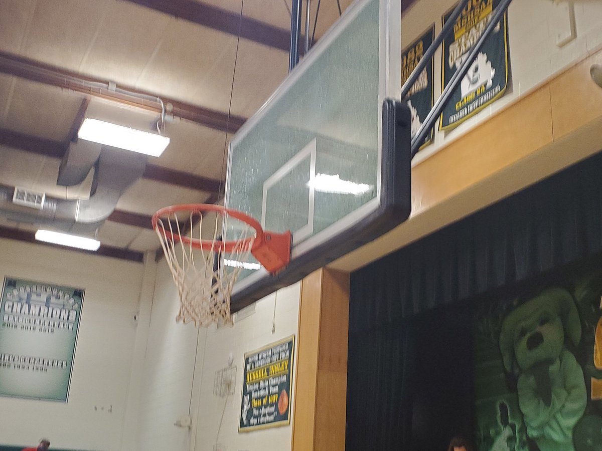 SportsMDF's tweet photo. .@MarcGustafson4 just broke the backboard in halftime warmups. That is a problem https://t.co/EYDCi2h7if