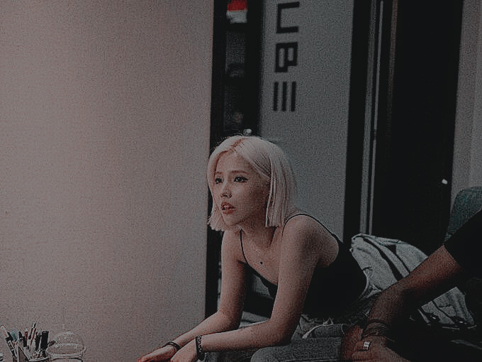 SERAPHlCICE's tweet photo. ⠀
⇢  𝙇𝙐𝙉𝘼𝙎𝙉𝙊𝙒_𝙊𝙁𝙁𝙄𝘾𝙄𝘼𝙇 posted on Instagram.  ↓
⠀⠀⠀⠀⠀⠀.⠀.⠀.

⠀⠀ ➥  In the studio, recording.
⠀⠀.⠀.⠀.
⠀ https://t.co/8Tl5P5U326