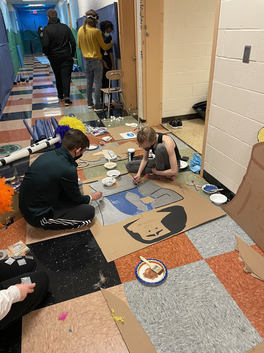 matt_spellman's tweet photo. The class of 2021 is working hard on their hallway tonight. Go Knights!! @eagle4306 @nhsclassof21 https://t.co/EbvkDbrYb8