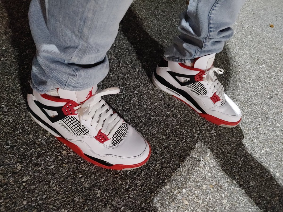 nunya0202's tweet photo. Went w the fire reds tonight... SUCH a clean &amp; classic shoe!😎😁 https://t.co/FEGXL8EHCI