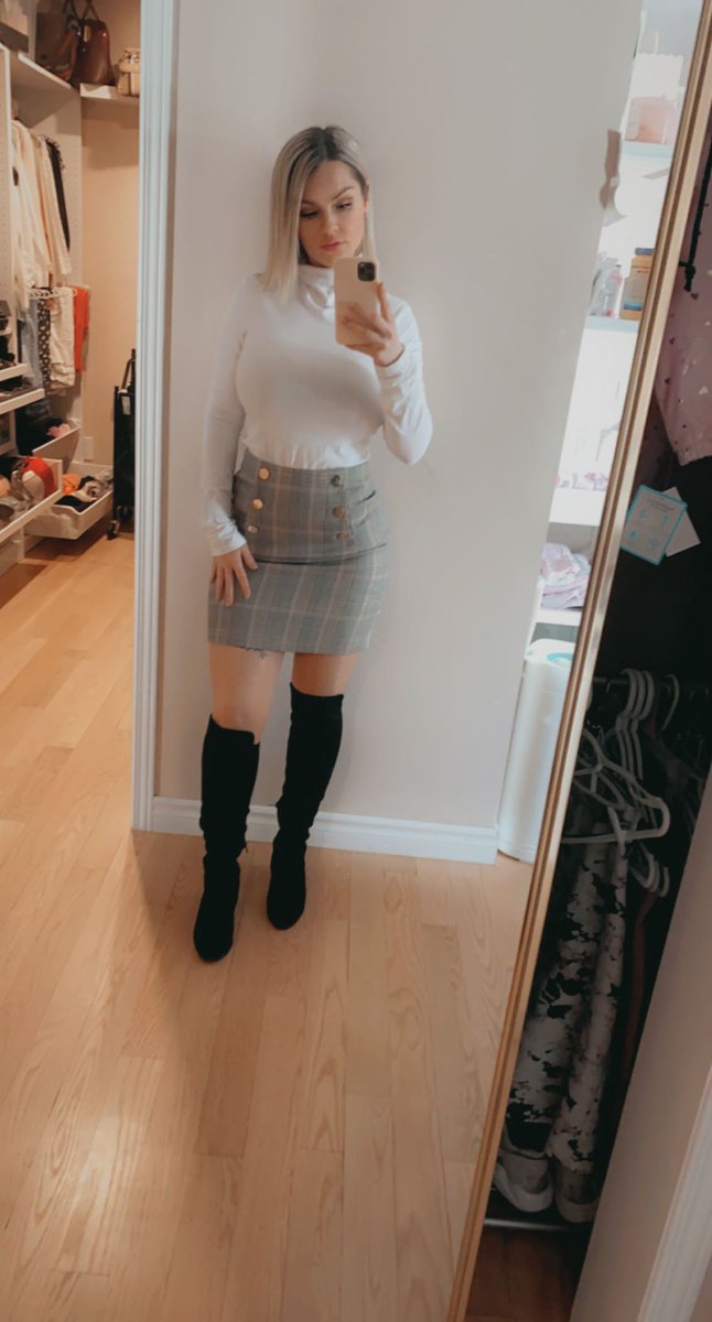 electrapink69's tweet photo. Go check out my only fan 😝 https://t.co/tCRmh8dIFP