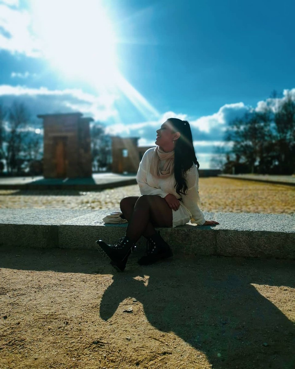 PauArciniegas's tweet photo. Fría y deliciosa #madrid 🇪🇸
#templodedebod #puertadesanvicente #invierno https://t.co/pyjdzVoiEw