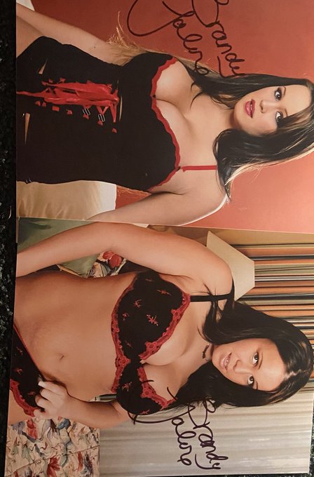 Found some old 8x10s when I was cleaning https://t.co/EzGUgvUOP2