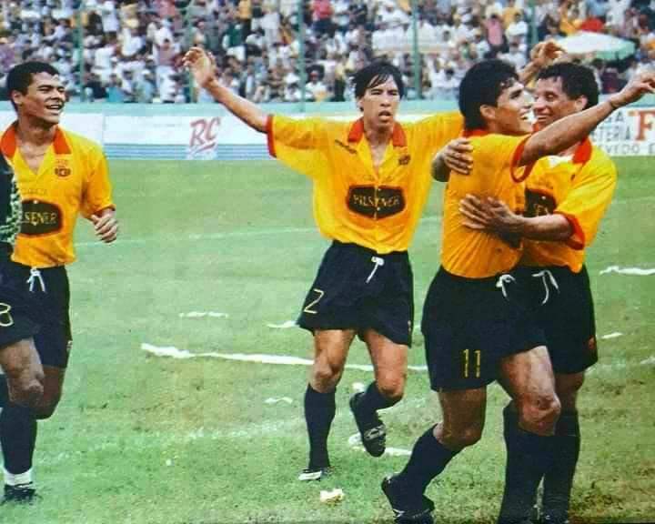 IdoloPasionWeb_'s tweet photo. #FotoHistoricaBSC

Robson da Silva, Luis "Chino" Gómez, Nicolás Ascencio y Anthony de Ávila. BSC 1997 https://t.co/ehZAJocNJN