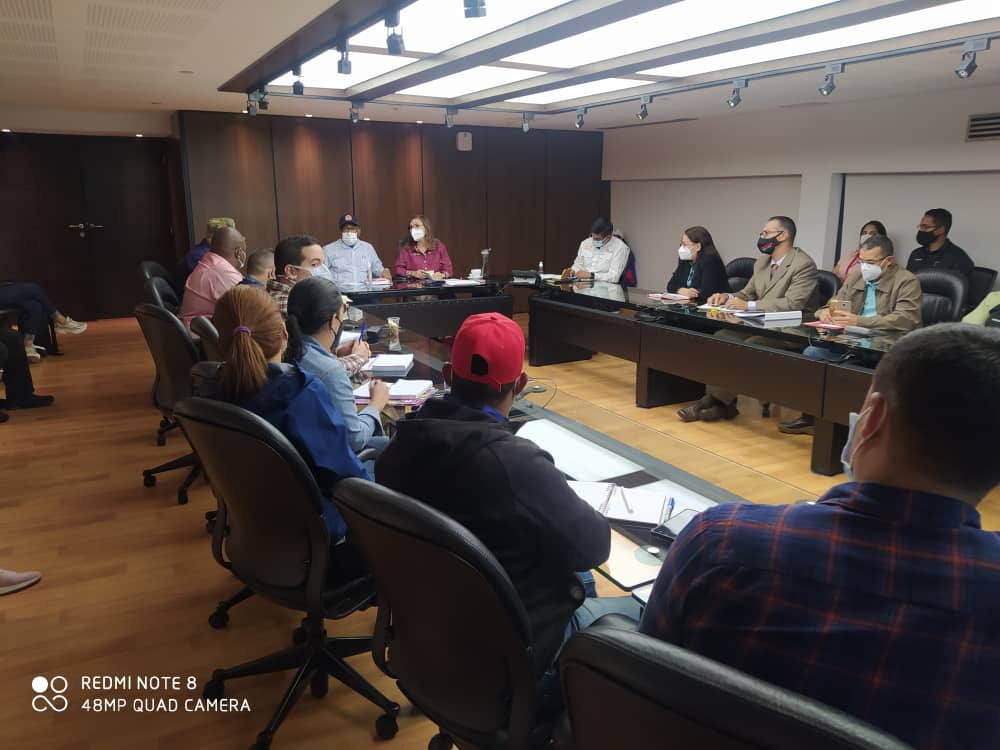 Evaluando los indicadores de las jornadas que se han desarrollado en el marco de la <a href="/MVzlaBella/">Misión Venezuela Bella</a> y los próximos despliegues de rehabilitación y desinfección de centros educativos. 

#ProducirEsVencer <a href="/NicolasMaduro/">Nicolás Maduro</a> @psuvaristobulo <a href="/JackieCPSUV/">Jacqueline Faria</a>