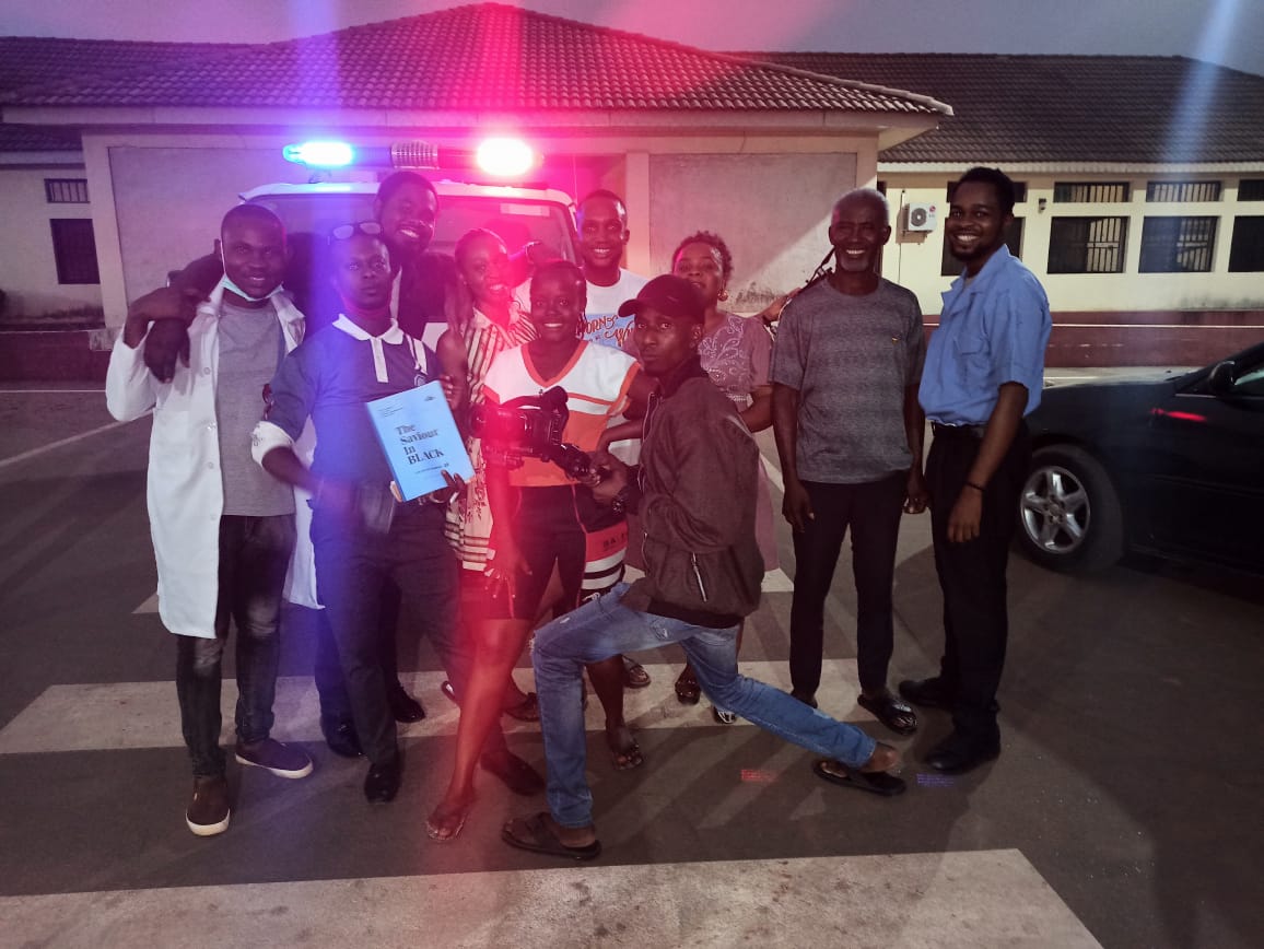 VTB_ENT's tweet photo. Happy people on set😎

We're cooking something that will amaze you, trust me😁

Produced by @vinvae for @VTB_ENT

#thesaviourinblack #thesaviourinblackshortfilm #thesaviourinblackfilm
#shortfilm https://t.co/vhdHwRM1zM