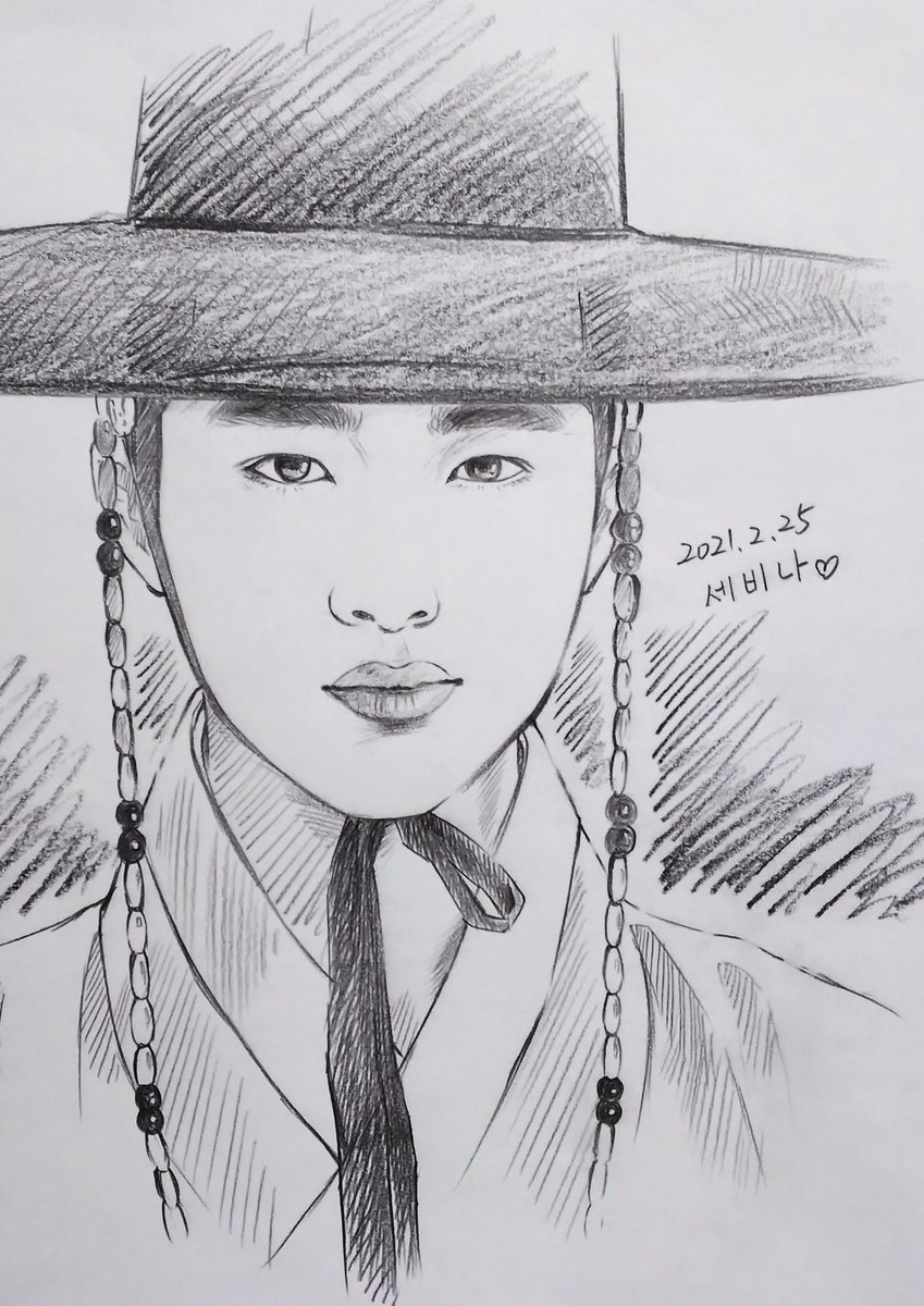 セビナ 세비나 中3の娘に昨夜酷評されたギョンスの模写ですが 今朝母親に見せたら ギョンスに見える見える って言ってもらえた ほんとかなぁ ｰ ｰ 鼻の影はあえて描いてませんが大丈夫かな せっかく描いたので置きます 鉛筆画 アナログ絵