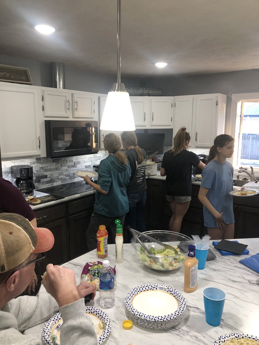 BrockEichelber1's tweet photo. Great pre-game meal tonight at my house! Awesome time with a great bunch of girls! Hastings tomorrow, Lady Eagles take on the Syracuse Rockets at 7:00!
#PackTheHouse
#CantWait
#BeginWithTheEnd https://t.co/8WzqlyxYMJ