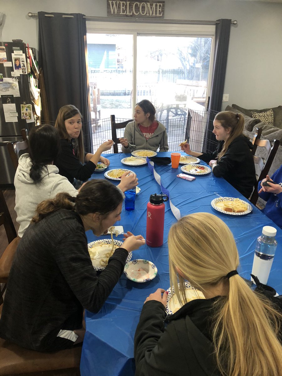 BrockEichelber1's tweet photo. Great pre-game meal tonight at my house! Awesome time with a great bunch of girls! Hastings tomorrow, Lady Eagles take on the Syracuse Rockets at 7:00!
#PackTheHouse
#CantWait
#BeginWithTheEnd https://t.co/8WzqlyxYMJ