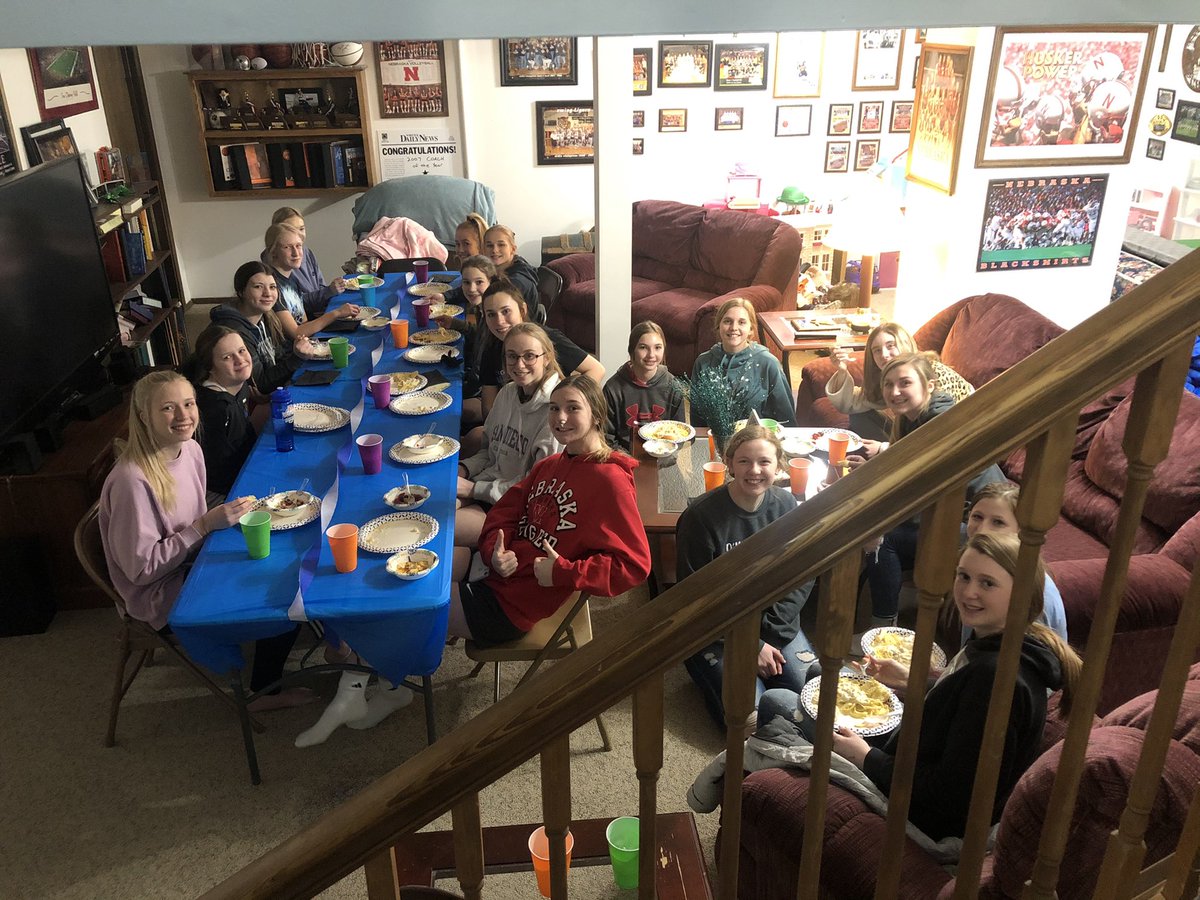 BrockEichelber1's tweet photo. Great pre-game meal tonight at my house! Awesome time with a great bunch of girls! Hastings tomorrow, Lady Eagles take on the Syracuse Rockets at 7:00!
#PackTheHouse
#CantWait
#BeginWithTheEnd https://t.co/8WzqlyxYMJ