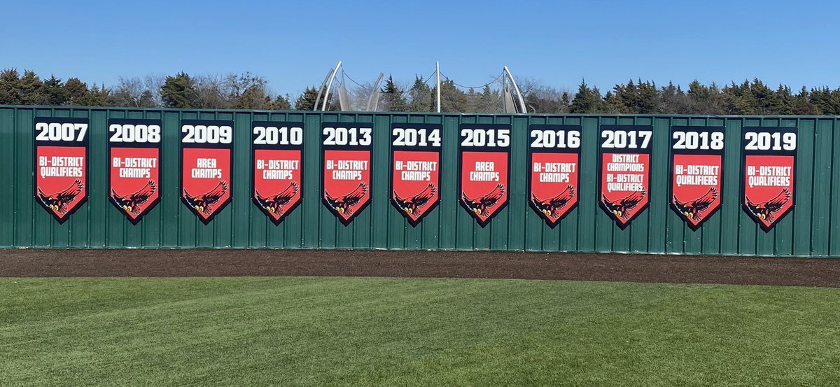 TheSignChamp's tweet photo. Thank you @heathsoftball @RHHSHawks @rockwallschools for allowing @TheSignChamp to #brandyourschool #recordboards #windscreen https://t.co/40xWNOd9Ca
