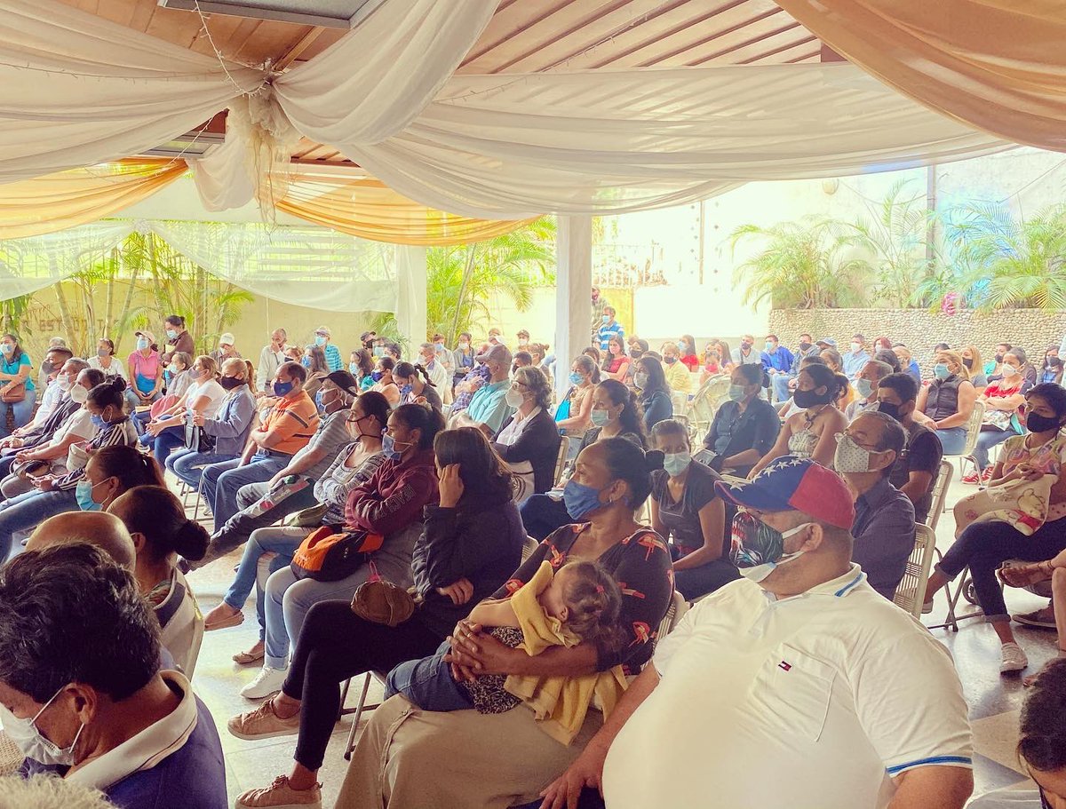 laidygomezf's tweet photo. #25Febr Encuentro con dirigentes vecinales de #SanCristobal.
Los programas sociales y de asistencia humanitaria, se fortalecen con el trabajo de los líderes comunales que identifican las mayores necesidades colectivas.
@GobiernoTachira trabaja sectores vulnerados https://t.co/ZIOX8myP7q