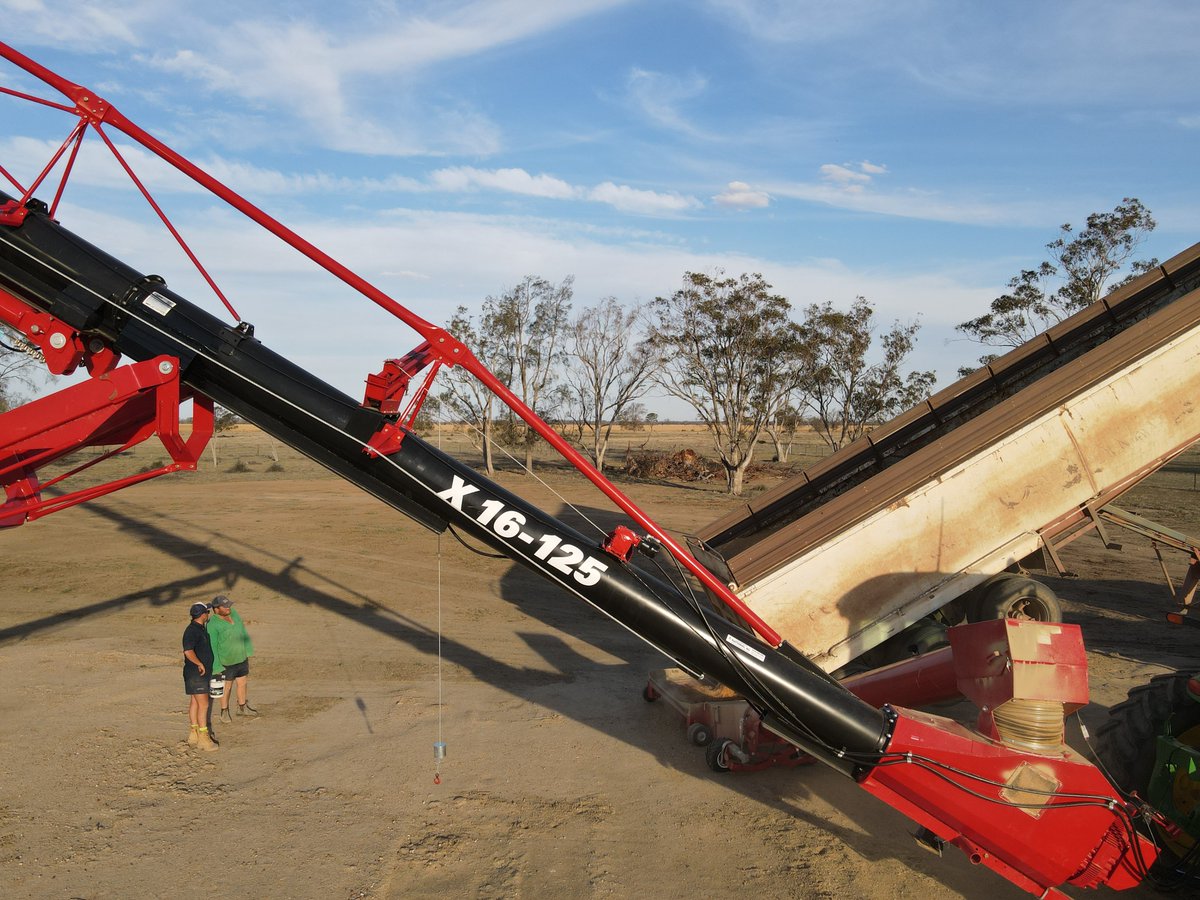NationalAg3's tweet photo. 16-125 Auger built and serviced by National Ag. Now is the time to be putting your auger orders in to ensure you don't miss out!!  #AgTwitter #harvest https://t.co/SUkfag3XMv