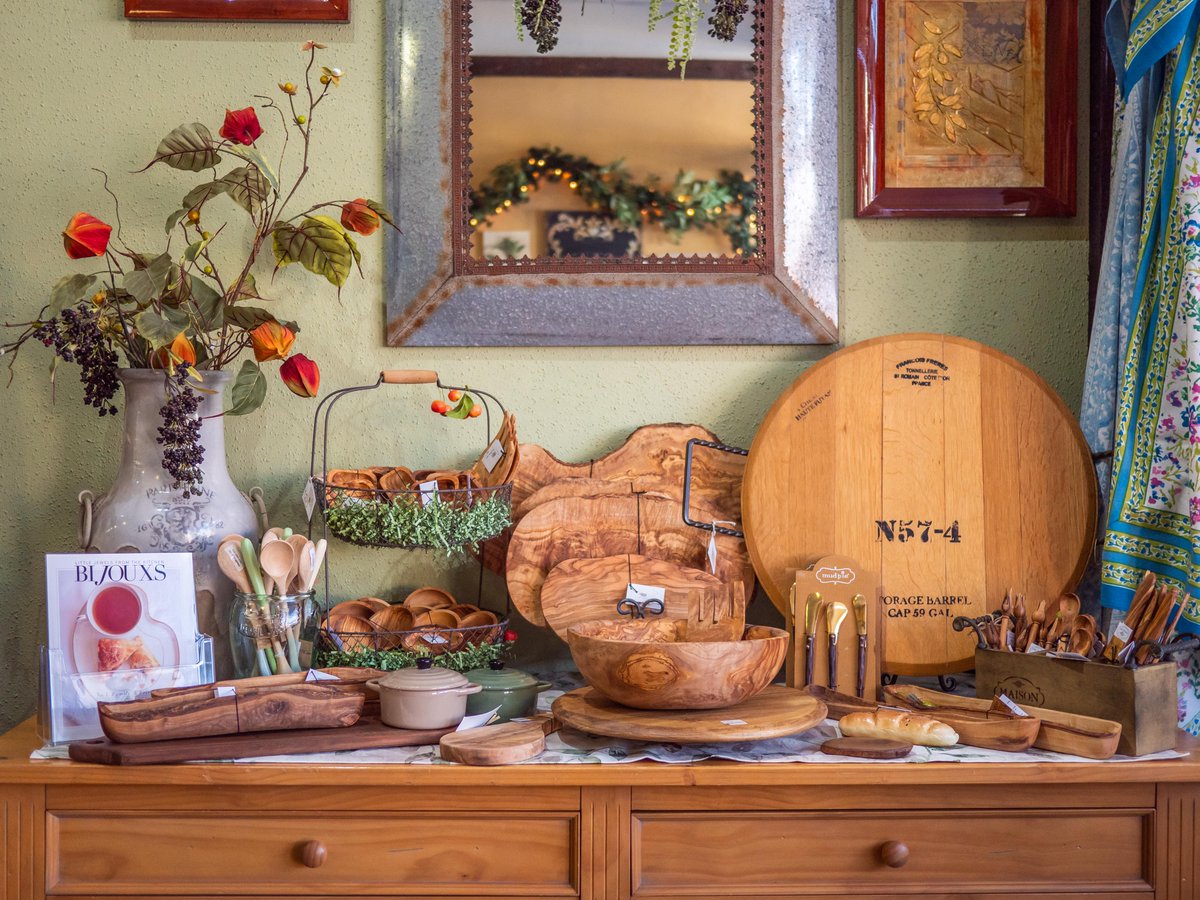 oliveventuraca's tweet photo. We carry a variety of home goods! One of our customer's favorites is our hand-crafted wood cutting boards! Perfect for charcuterie boards, veggie platters, and entertaining! Swipe to see @calicookinblondie26 putting one of our favorite products to good use! https://t.co/0ZwPLz184N