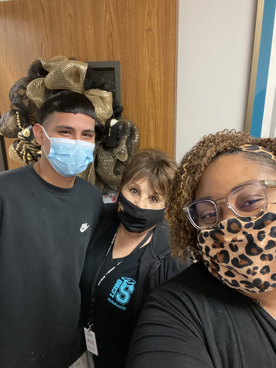 DocOfHighHopes's tweet photo. Guess who came to visit today - Diego! I’m so proud of this young man! - FORMER ALC Student, CURRENT 1621 Student, FUTURE LCISD Graduate! - We aren’t giving up! #GraduateLoading #BeTheOneLCISD #SpecialSitesSuccess 🙌🏽 https://t.co/6Ec8HvDYgT