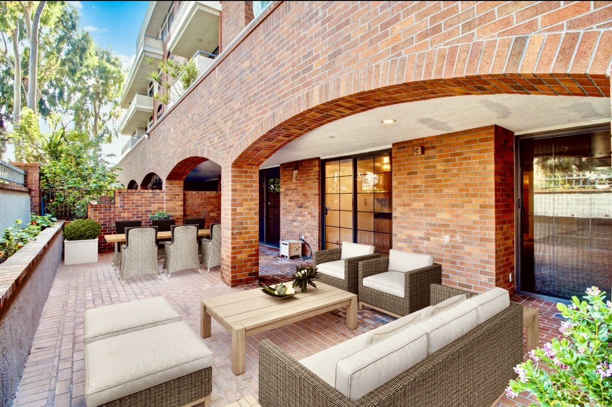 PatriciaSkeri's tweet photo. Check out my new listing in Beverly Hills! Full Service Building w/ Huge Patio:
https://t.co/iaisYd6zpk
#realestate #realestateagent #realtor #realtorlife #foryourlifestyle #sothebys #onlywithus
#beverlyhills #fullservice #patio https://t.co/nSJ9HEJhyl