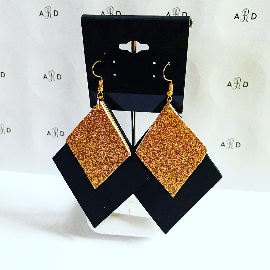 araeofdesigns's tweet photo. We aim to please!  ARD jewelry made customizable for you! ❤️🖤💛🤍 #jewelry  #creativity #jewelrydesigner #woodenearrings https://t.co/3mxHHNxy69