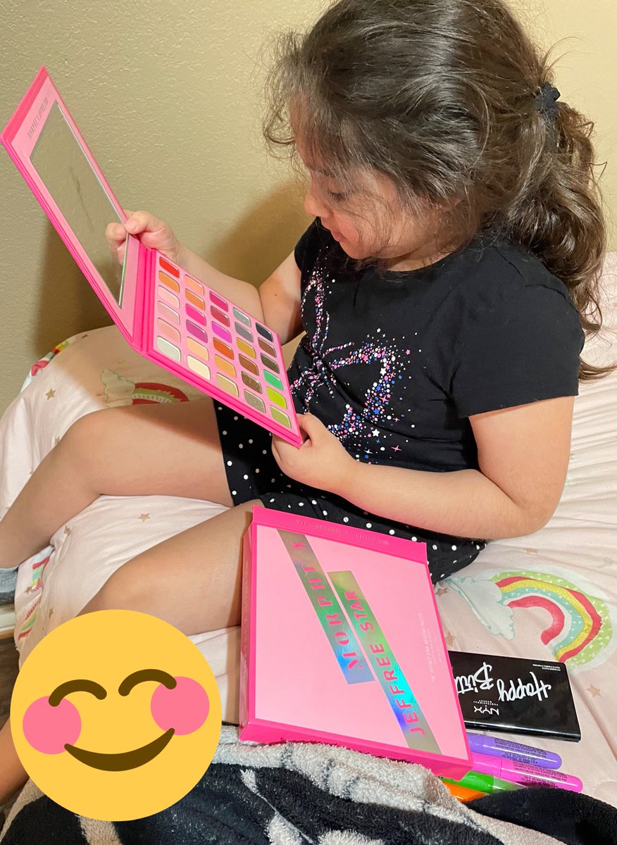 alesaenz83's tweet photo. Gave my BabyMUA a surprise today, she was so excited π @JeffreeStar #futuremua https://t.co/yPtBowHXGq