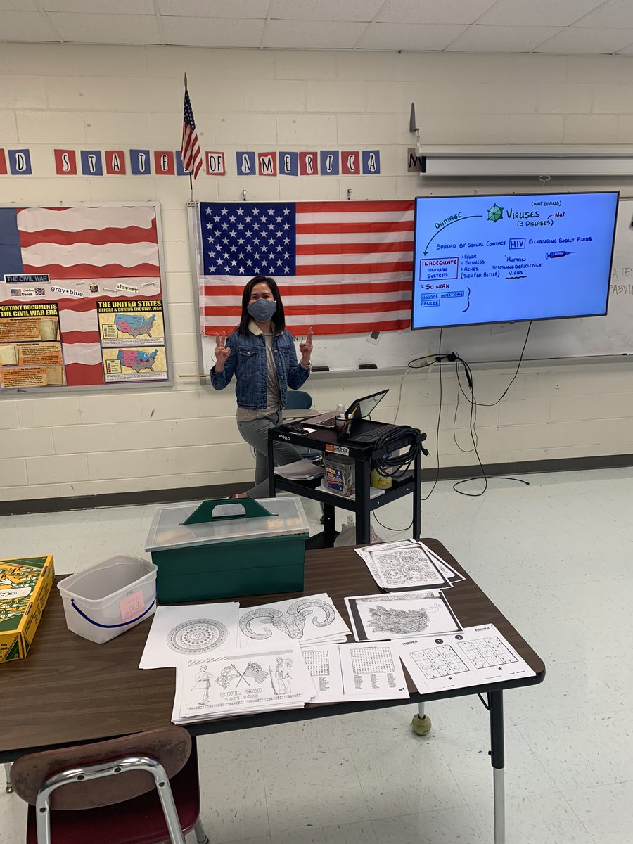 cemorgan22's tweet image. Ms. Garcia using YouTube to share science video with F2F and virtual students. Teaching two groups simultaneously #chathamdigitallearning