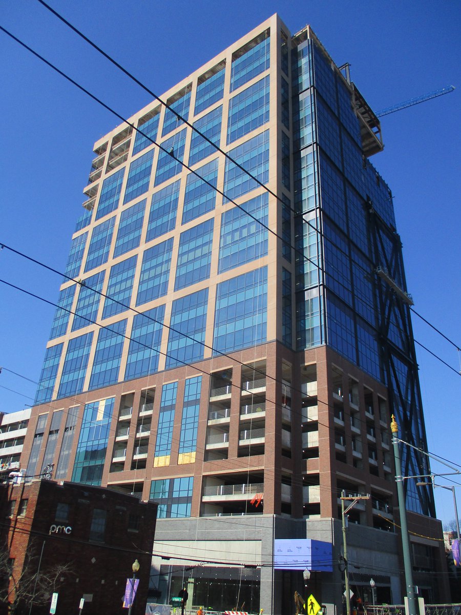 HomesoftheSouth's tweet photo. #Southend of #Charlotte was hopping in this false spring weather today. Tower upon tower being built #ChildressKlein #BeaconProperties #Portman #spectrum #cltdevelopment #charlotterising #cltconstruction https://t.co/ByWZJkJKJY