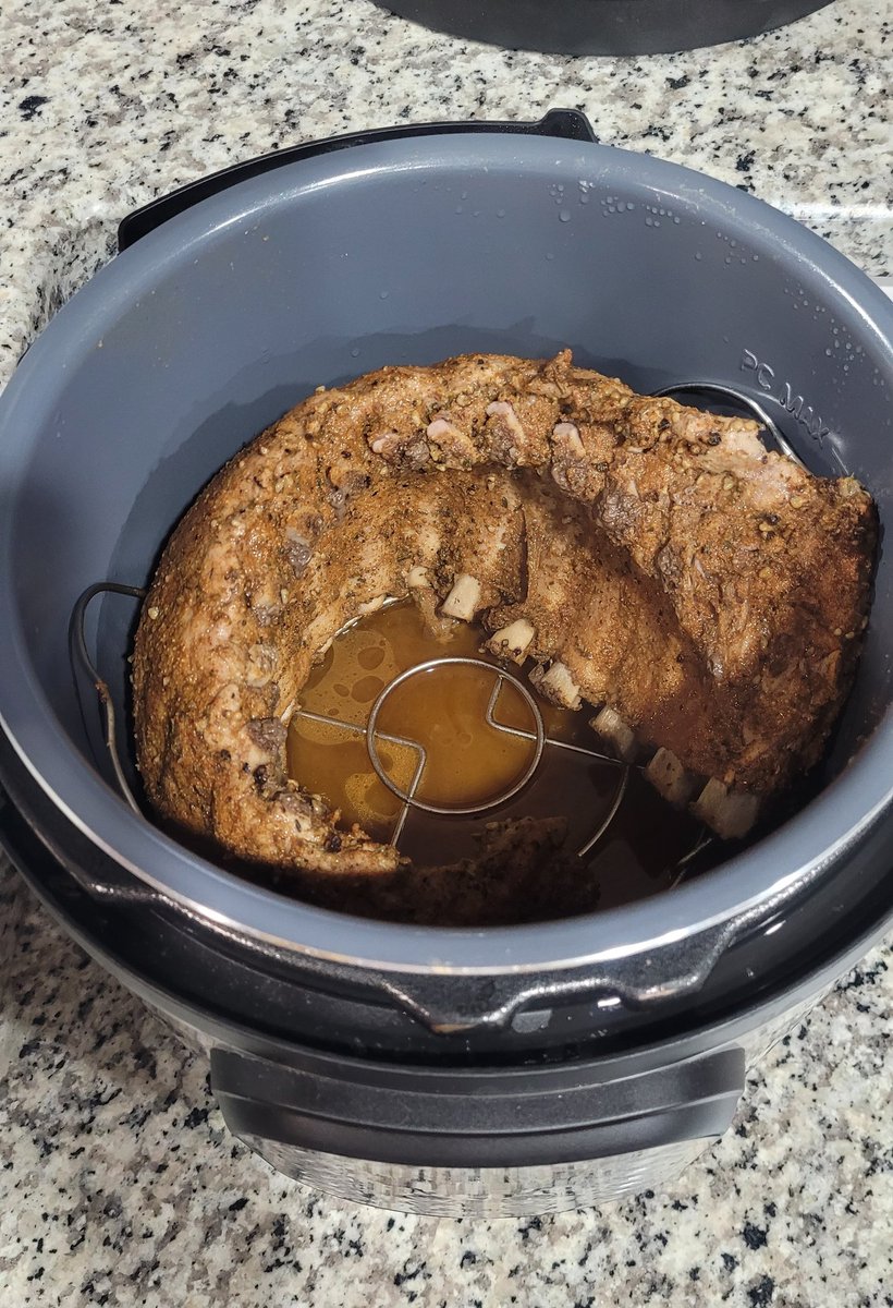 V_Stumpfel's tweet photo. I love cooking, and I've been experiencing major burnout. But #ChefMikeDoesStuff always makes me want to try *something!* So, I've made bbq ribs with an Instant Pot/air fryer and they're fall off the bone delicious! Keep inspiring, @Mike_Haracz! https://t.co/wyddHIBOx7