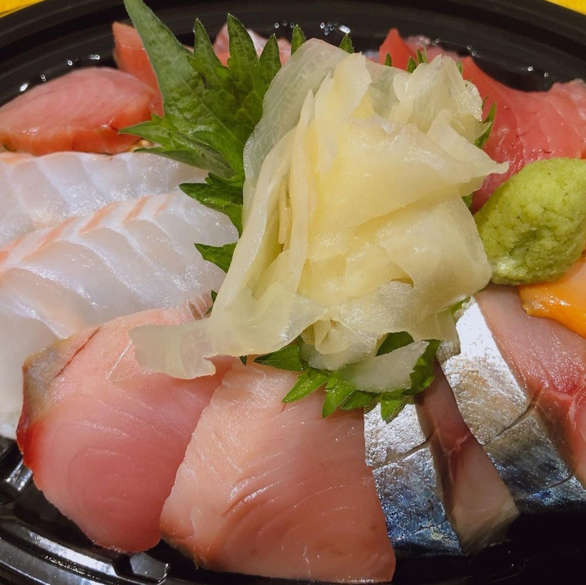 食彩一番 神楽坂 お魚たっぷり 海鮮丼 酢飯の上にぷりっぷりのお刺身を 鮪 初鰹 寒鰤 真鯛 平目 栄螺 勘八をのせて 山葵醬油で う ん旨い 海鮮丼 テイクアウト も受け付けております 写真はイメージです 神楽坂ランチ 食彩一番 神楽坂 お魚たっぷり 海鮮丼 酢飯の上にぷりっぷりのお刺身を 鮪 初鰹 寒鰤 真鯛 平目 栄螺 勘八をのせて 山葵醬油で う ん旨い 海鮮丼 テイクアウト も受け付けております 写真はイメージです 神楽坂ランチ