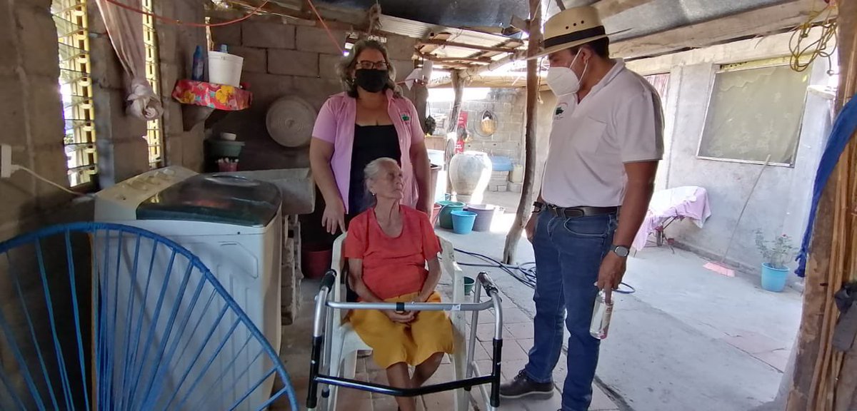 afodepoac's tweet photo. En Santa María Mixtequilla acompañamos a nuestra líder en el #Istmo Leydi Gallegos para entregar acciones que mejorarán la vida de cada #familia Y en San Pedro Comitáncillo, San Blas Atempa y Magdalena Tequisistlán entregamos actas de nacimiento actualizadas. @alejandromurat https://t.co/DTDTZzDp66