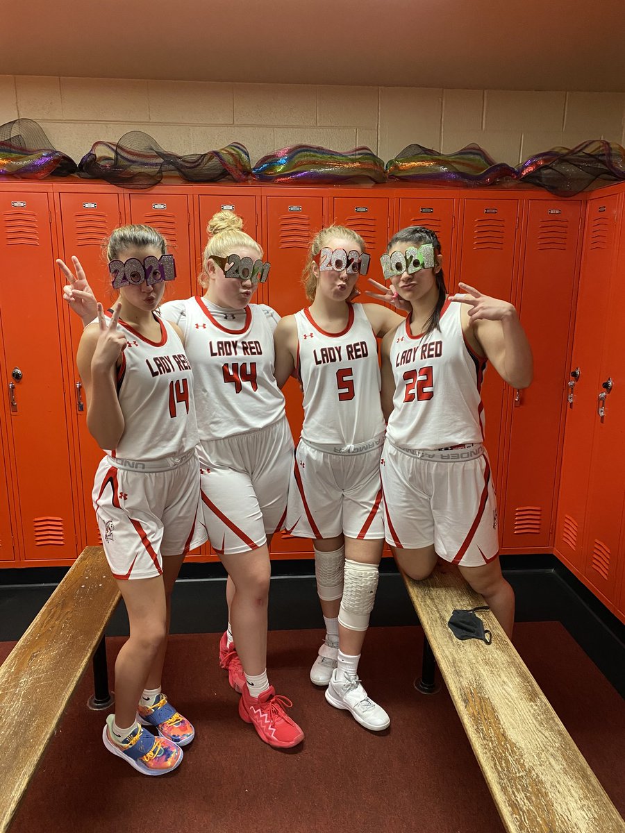 Hay18Michelle's tweet photo. PEACE OUT! SENIOR REC 2021 https://t.co/kr8qPvwYjQ