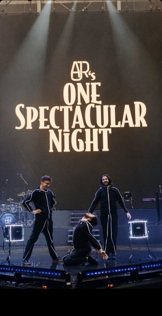 ivebeensogood's tweet photo. two months ago..... ✨🌌 #OneSpectacularNight https://t.co/NIhIFsO5El