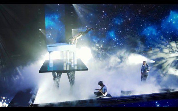 ivebeensogood's tweet photo. two months ago..... ✨🌌 #OneSpectacularNight https://t.co/NIhIFsO5El