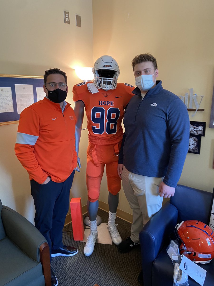 Stoney Creek 2021 OC Joey Engelhardt has committed to Hope College

football.thedzone.com/news/stoney-cr…