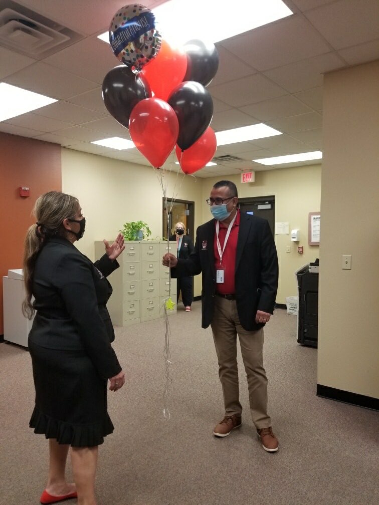 AdrianaBermea1's tweet photo. Beyond blessed ! Mr. Bogran selected 2021 SAAABE ESL Teacher of the year &amp; Superintendent Ramirez 2021 SAAABE Honorable Mention Award recipient. #SAAABE2021 #DondeCadaUnoCuenta ##SA4DualLanguage ⁦@ESCRegion20⁩ ⁦@southsideisd⁩ #BilingualBiliterateBicultural https://t.co/mNaGE6CO7w