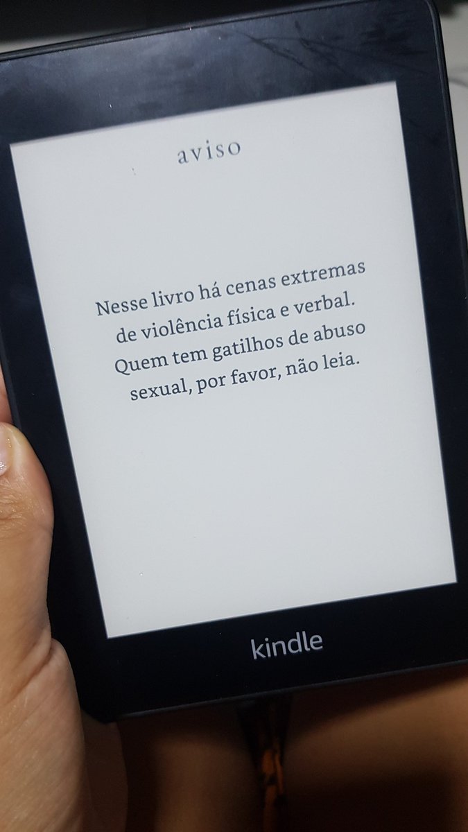 @bellahadrd @Pam_Guerardt @ebescritora Oi.... tem aviso sim. Eu tô lendo o livro e TEM AVISO logo na primeira página