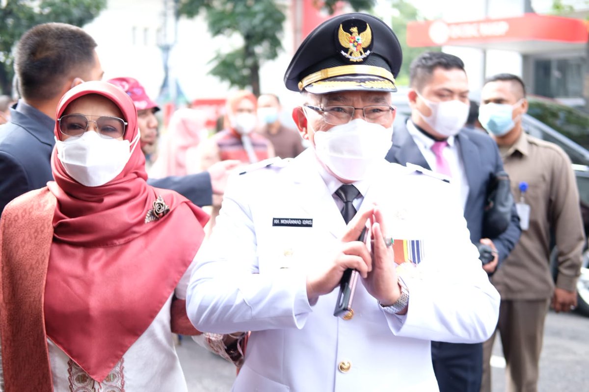 IdrisAShomad's tweet image. Assalamualaikum wr wb
Kepada seluruh warga Depok, kami mohon doa dari semuanya, semoga pelantikan ini berjalan dengan lancar.

Dan doakan juga pak Imam Budi Hartono yang dilantik secara virtual di Depok.

(Bandung, 26/02/2021)