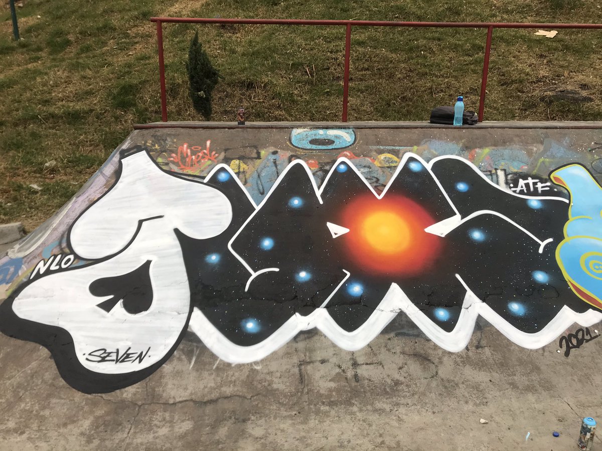 Jazmin75897127's tweet photo. #graffiti #graff #woman #girl #thux https://t.co/jxeGSFZEhB