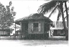 bismail's tweet photo. Kelantan house, mid century #Makcikmaryam #Kainsongketmysteries #Kelantan #Crimenovel #mystery https://t.co/U9EXmkz9Xq