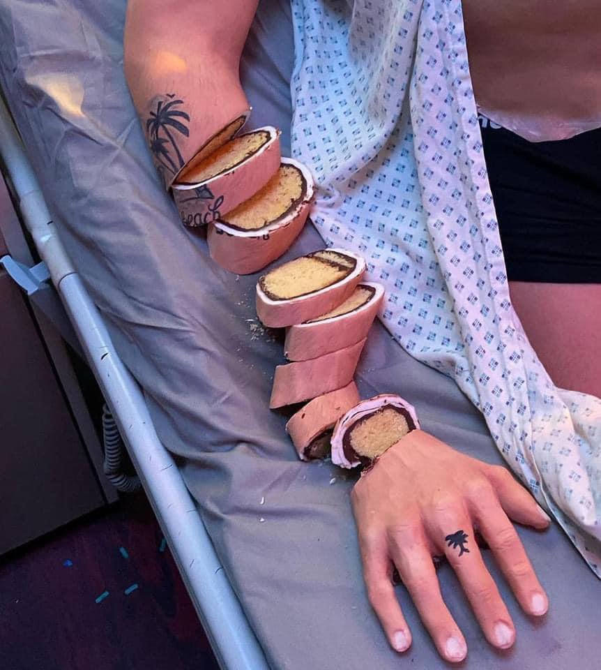 f_ryam's tweet image. eu tô APAVORADO com essas fotos?

O CARA É UM BOLO VSFFFF