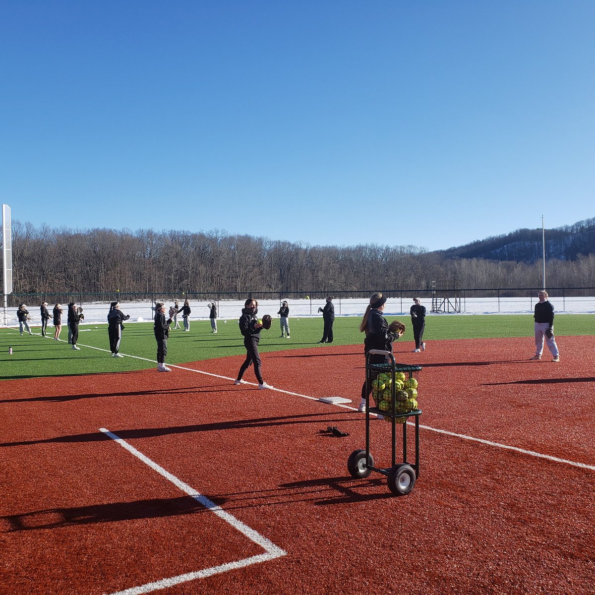 BonniesSoftball's tweet photo. The Bonnies got outside today!  2/25/2021 🥎 https://t.co/OlWG9O5EFU