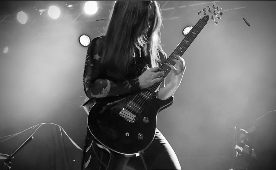 meliamaccarone's tweet photo. A little #shred #solo clip of my song #SleazeParade #Live in #NiagaraFalls #NY 🤘🏼🎸🤘🏼
#Meliarocks
https://t.co/N7GUM856UM https://t.co/jkVvt2ClpD