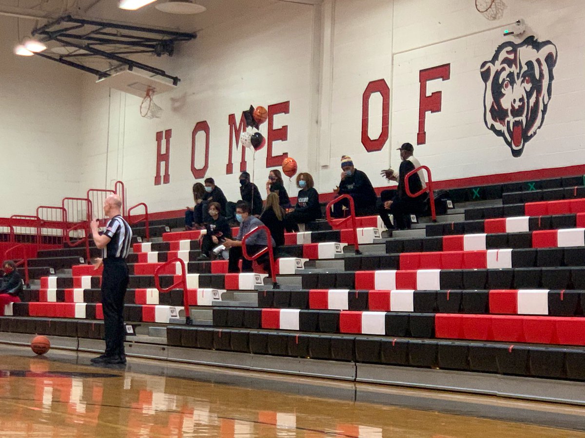 Bfieldhoops's tweet photo. And last but not least...
Thank you 🙏🏽 to tonight’s home (parents/guardians*) fans 🙌🏽 for coming out to support tonight’s game and #SeniorNight
We’ve missed you | 🐻🐾🏀❤️🖤
Thank you for the continuous support!
#GoBears #BearPride #TeamBergenfield #BField #BergenfieldStrong https://t.co/8pQP4Iokbj